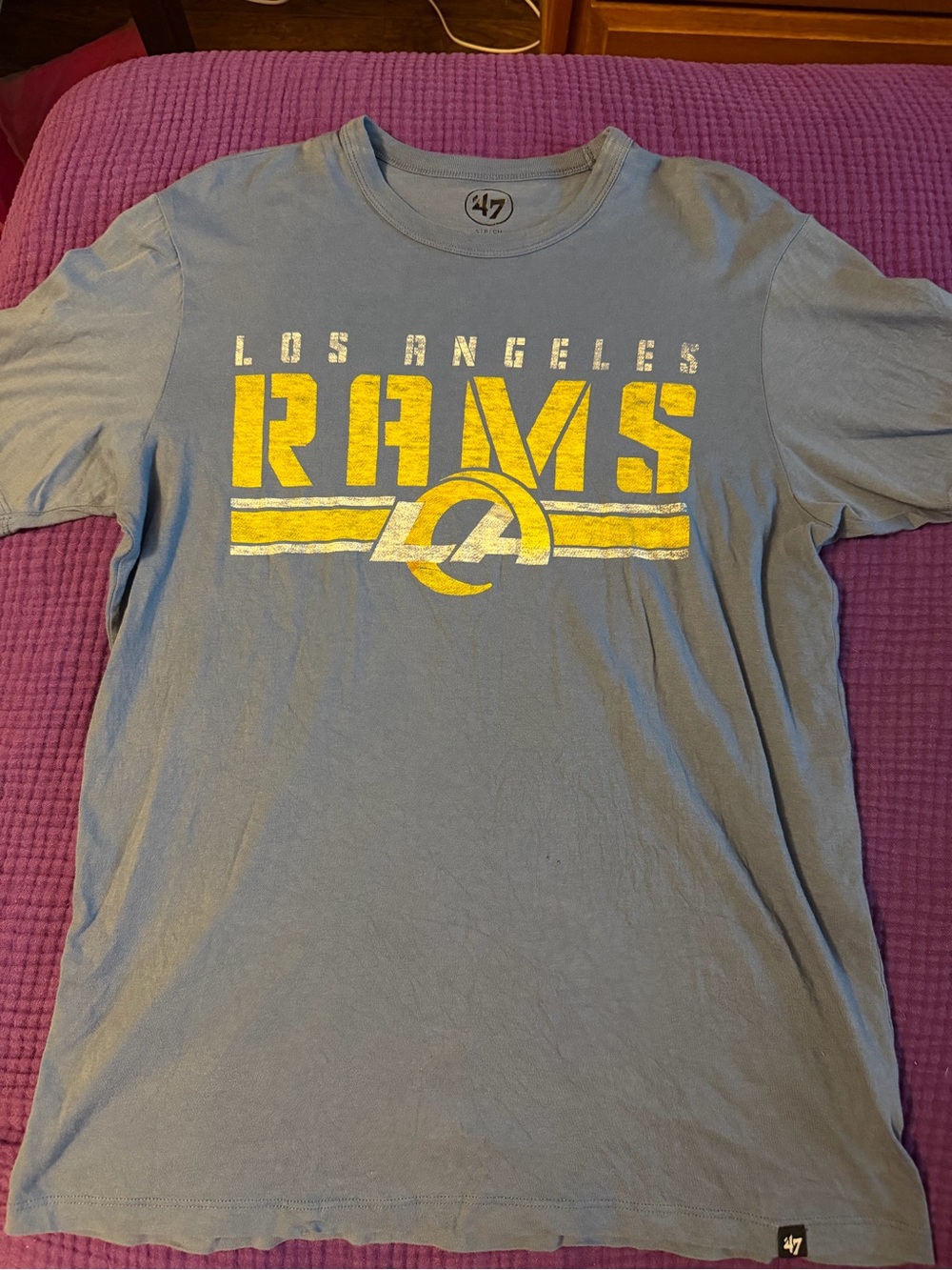 Mens small 47 Brand Los Angeles Rams Light Blue Tee with Yellow Graphic